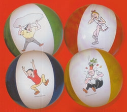 Set van 4 verschillende strandballen. Set van 4 verschillende strandballen.